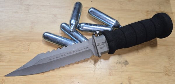 wasp injection knife bowie, double serration